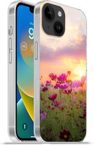 Geschikt voorApple Iphone 14 - Softcase hoesje - Zonsondergang - Bloemen - Roze - Natuur - Groen - Siliconen Telefoonhoesje