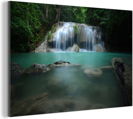 Wanddecoratie Metaal - Aluminium Schilderij Industrieel - Een waterval in het Nationaal park Erawan in Thailand - 60x40 cm - Dibond - Foto op aluminium - Industriële muurdecoratie - Voor de woonkamer/slaapkamer