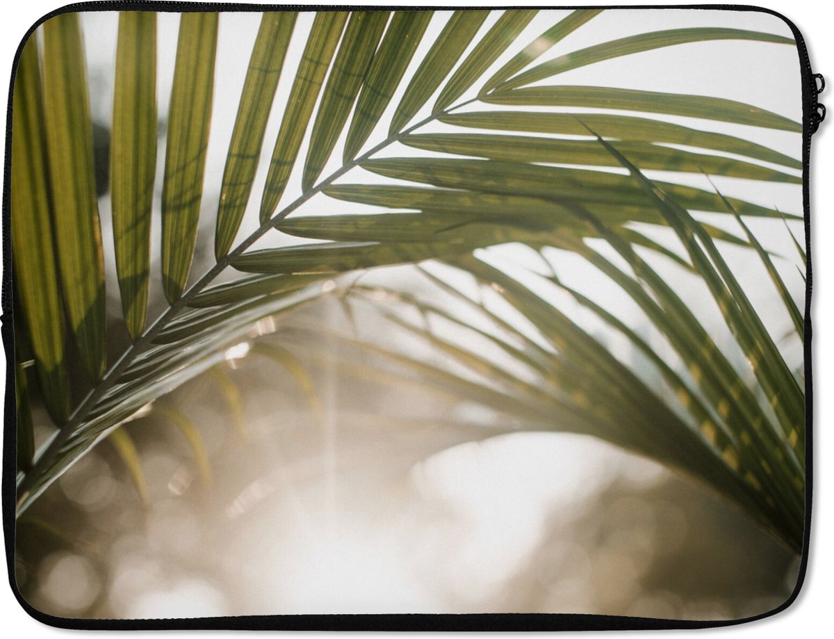 Laptophoes 15.6 inch - Palmboom - Palmblad - Zon - Zomer - Laptop sleeve - Binnenmaat 37x26 cm - Zwarte achterkant