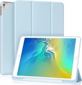 Phreeze Tri-Fold Hoes - Geschikt voor iPad 10.9 Hoes (2017/2018) - 5/6 Generatie - Licht Blauw - Magnetisch - Microfiber Cover - A1823, A1956