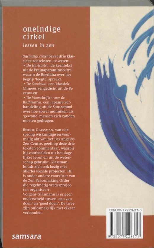 Achterkant boek met titel 'oneindige cirkel lessen in zen', blauwe inktstreep en barcode.