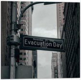 Dibond - Evacuation Day Bordje - 50x50cm Foto op Aluminium (Met Ophangsysteem)