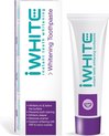 Witte doos en tube met iWhite instant teeth whitening tandpasta. Paarse details op de doos en tube, met paarse tekst en voordelen.