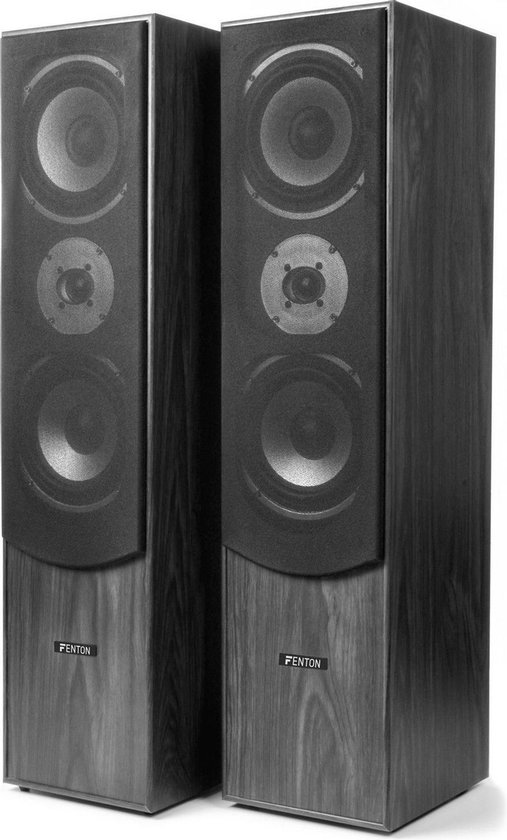 Twee zwarte Fenton staande speakers met houten details aan de onderkant.