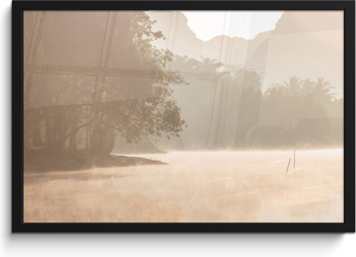 Poster in lijst - Fotolijst 60x40 cm - Posters - Landschap - Bos - Water - Mist - Beige -