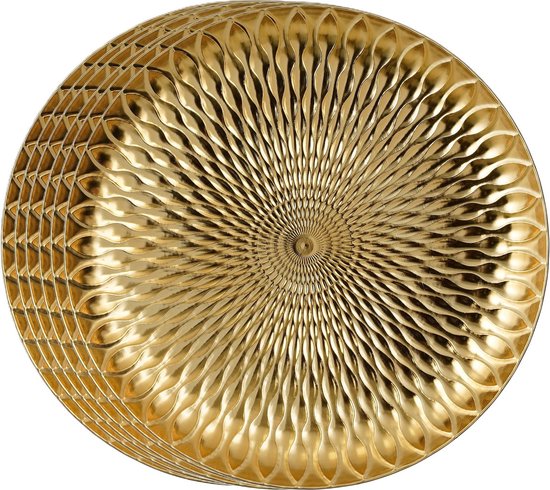 Stapel van 4 gouden onderborden met een gedetailleerd, stralend patroon in het midden.