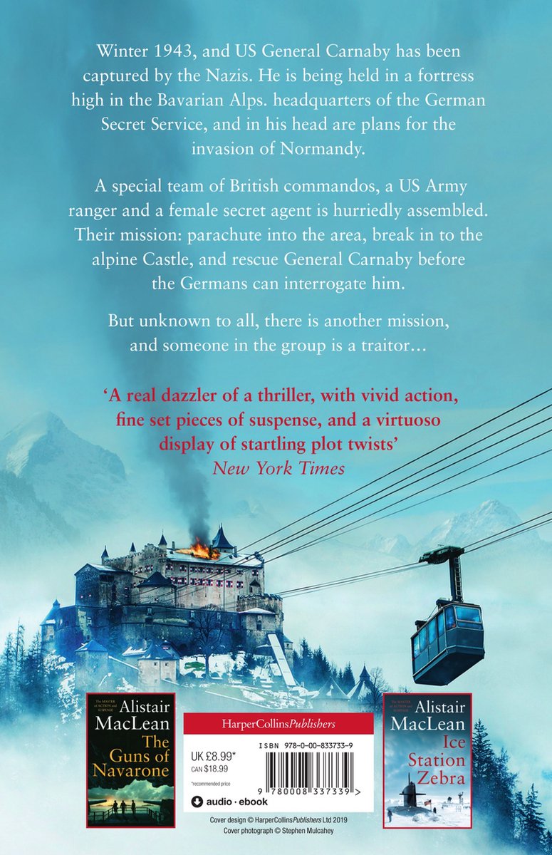 Achterkant boek 'Where Eagles Dare' met plot samenvatting, recensies en afbeelding van een kasteel in brand met kabelbaan.