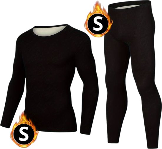 Zwart thermoshirt en thermobroek, met vlammen en de letter 'S' erop.