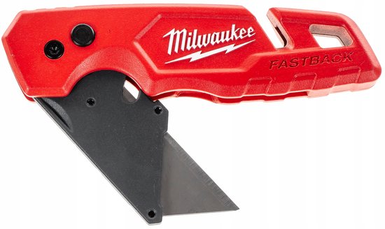 Gevouwen Milwaukee Fastback rood kantelmes met zwart metalen blad en metalen clip.