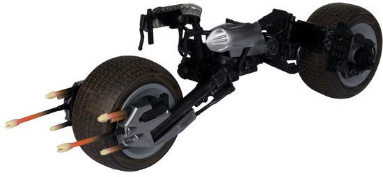 De Batpod, een zwarte motor met drie wielen en pinnen aan de voorkant.