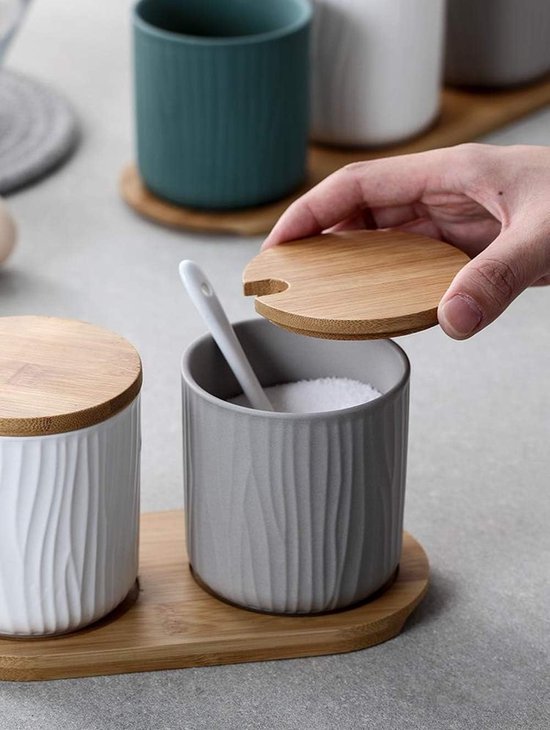 OnePine Set van 2 keramische kruidenpotjes, suikerpot, keramische suikerkom met lepel en bamboedeksel voor thee, suiker, zout, specerijen, thuis en keuken