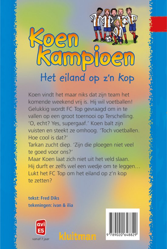 Achterkant van het boek Koen Kampioen. Jongens met voetbalshirts en voetballen.