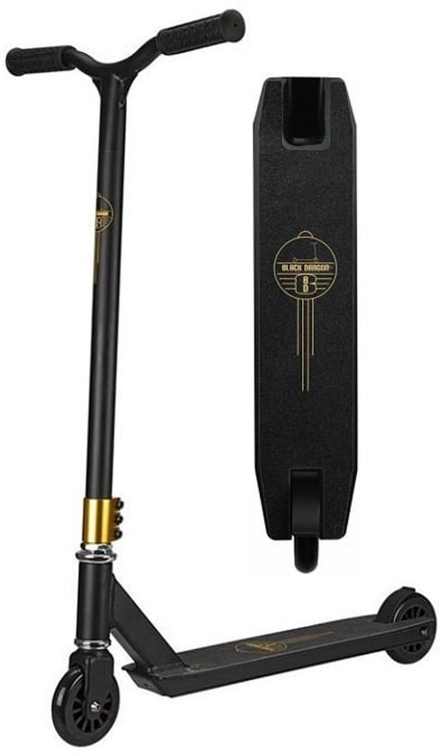 Zwarte stuntstep met gouden accenten, met een los deck met 'Black Dragon' logo.
