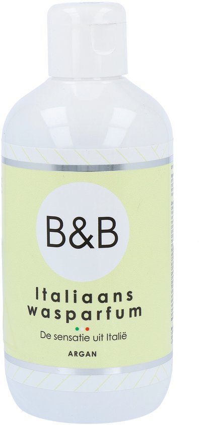 Witte fles met lichtgeel label 'B&B Italiaans wasparfum'. Drie gekleurde stippen en tekst 'De sensatie uit Italië'.