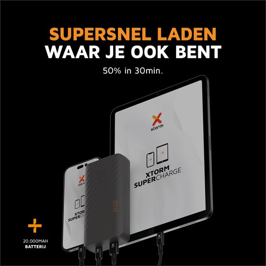 Grijze Xtorm powerbank met aangesloten smartphone en tablet. Tekst: "Supersnel laden waar je ook bent".