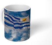 Mok - De vlag van Uruguay met een blauwe lucht - 350 ML - Beker