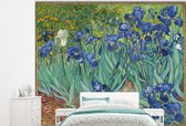 Behang - Fotobehang Irissen - Vincent van Gogh - Breedte 375 cm x hoogte 300 cm