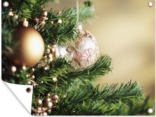 Muurdecoratie buiten Close up van kerst ornamenten in kerstboom - 160x120 cm - Tuindoek - Buitenposter
