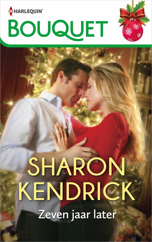 Een man en vrouw omhelzen elkaar voor een kerstboom. "SHARON KENDRICK Zeven jaar later"