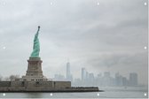 Het Vrijheidsbeeld en skyline van New York in de mist - Foto op Tuinposter - 225 x 150 cm