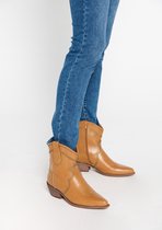 LOLALIZA Cowboy enkellaarzen met mini studs - Camel - Maat C39