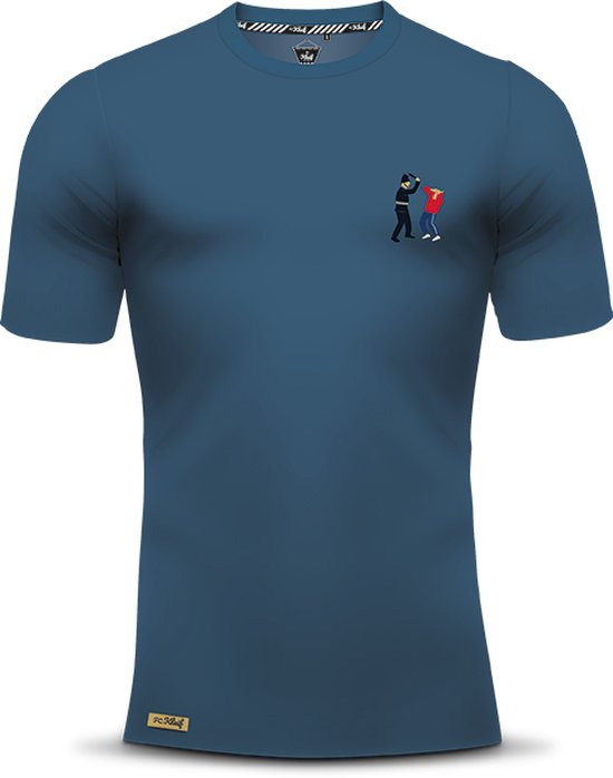 Blauw T-shirt met geborduurd politieagent en hooligan op de linkerborst.