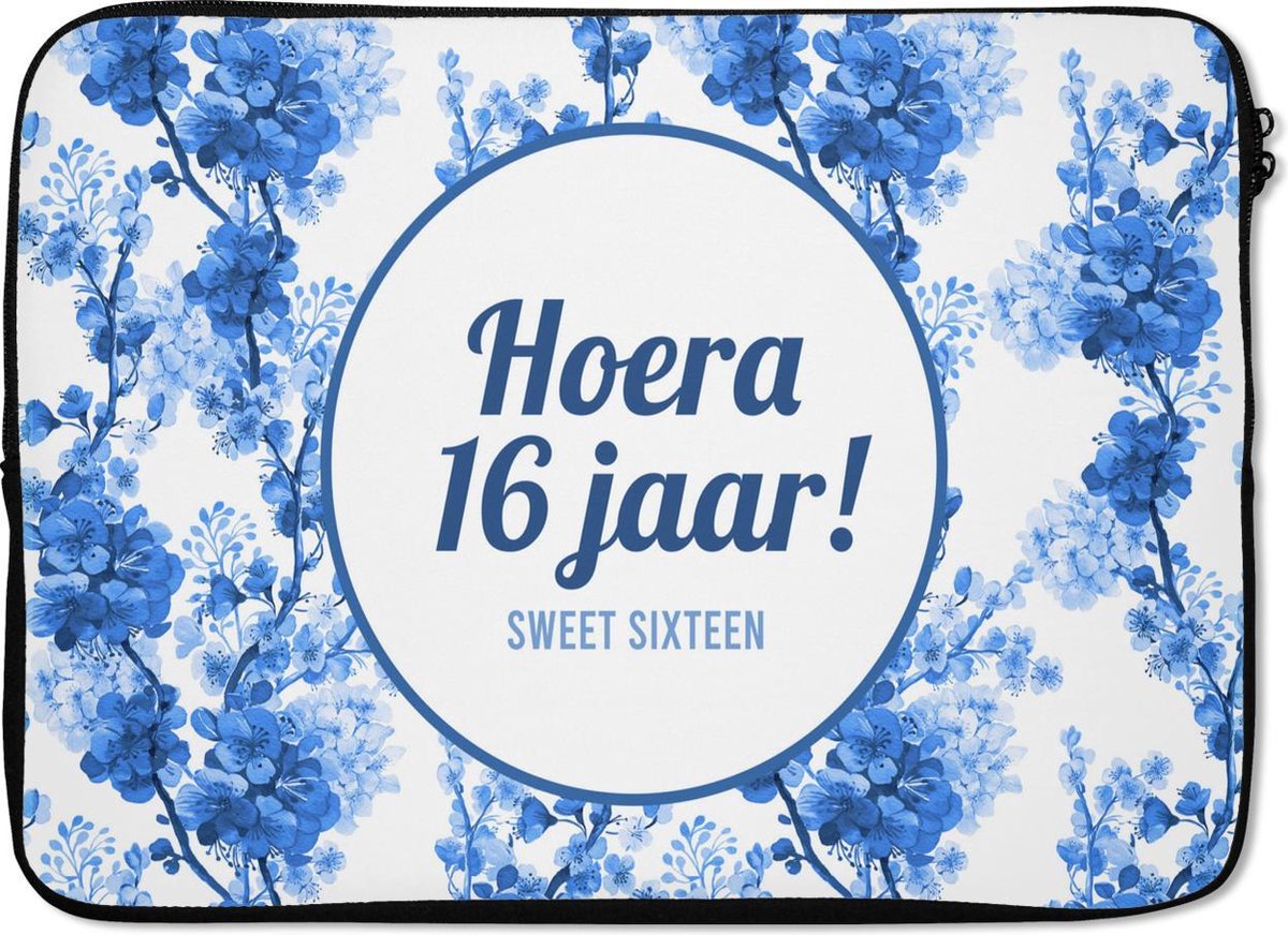 Laptophoes 13 inch - Jubileum - 16 jaar - Sweet Sixteen - Laptop sleeve - Binnenmaat 32x22,5 cm - Zwarte achterkant