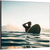 Dibond –Surfer in de Zee-100x100 Foto op Aluminium (Met ophang)