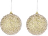 2x Gouden kunststof kerstballen met witte sneeuw afwerking 8 cm - Kerstboomversiering/kerstversiering/boomversiering