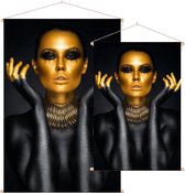 Mooie vrouw in zwart en goud - Foto op Textielposter - 40 x 60 cm