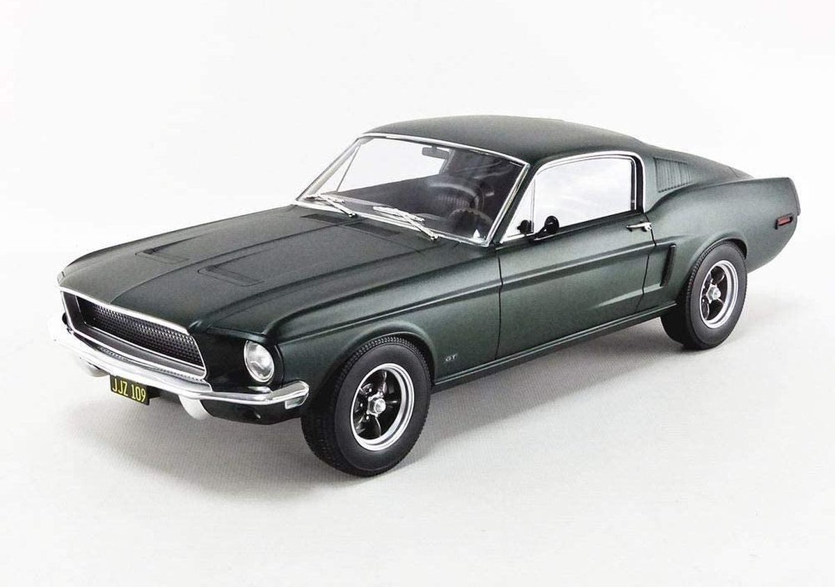 La voici enfin, la mustang au 1:12ème de norev est arrivée