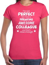 Freaking awesome colleague / fantastische collega cadeau t-shirt roze dames -  kado shirt  / verjaardag cadeau XL