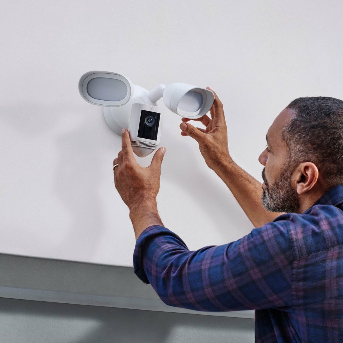 Ring Floodlight Cam Wired Pro - IP-beveiligingscamera - Buiten - met schijnwerpers - Wit – foto 4
