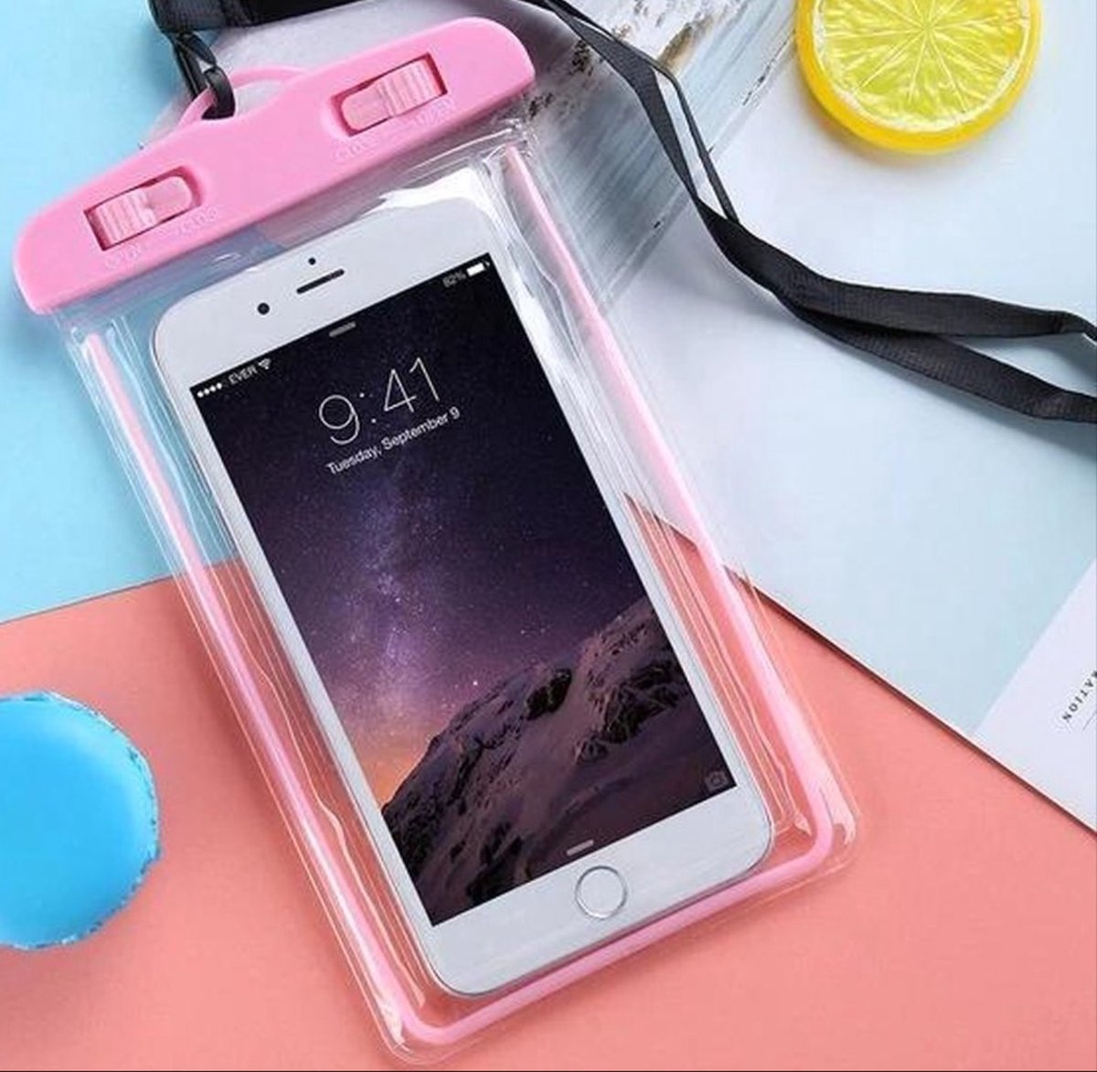 *** Universele Waterdichte Telefoonhoesje - Onder water hoesje - Pasjeshouder - Geschikt voor alle Smartphones - Tot 6.5 inch - Waterproof - Onderwater foto's maken - Roze- van Heble® ***
