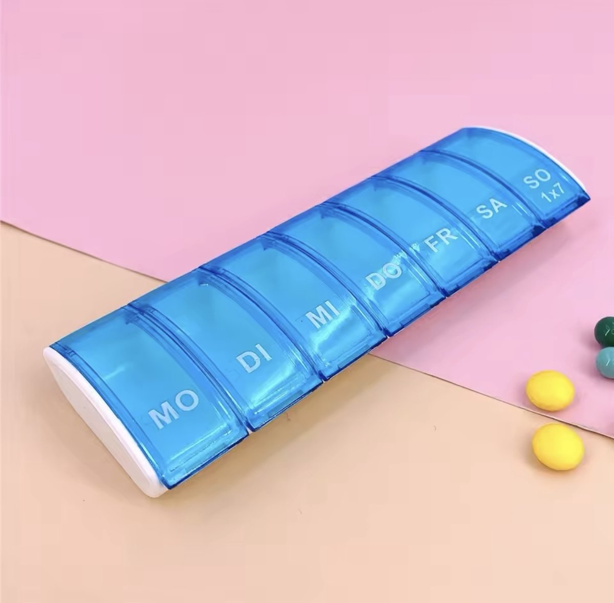 Goedkoopste CHPN - Pillendoos - Medicijnendoos - Pillenbox - 7 dagen -7-vaks - Medicine box - Medicijnen bewaren - Vakantie accessoire - Universeel - Compact - Blauw