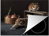 KitchenYeah® Inductie beschermer 60x52 cm - Stilleven van hamsters die maïs eten - Kookplaataccessoires - Afdekplaat voor kookplaat - Inductiebeschermer - Inductiemat - Inductieplaat mat