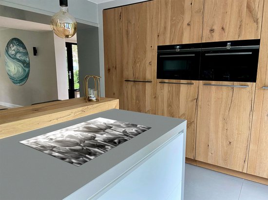 Chefcare Inductie Beschermer Oranje Rode Tulpen - Zwart Wit - 85x55 cm - Afdekplaat Inductie - Kookplaat Beschermer - Inductie Mat