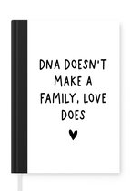 Notitieboek - Schrijfboek - Engelse quote "DNA doesn't make a family, love does" met een hartje op een witte achtergrond - Notitieboekje klein - A5 formaat - Schrijfblok