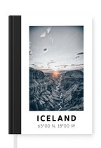 Notitieboek - Schrijfboek - IJsland - Bergen - Zonsondergang - Notitieboekje klein - A5 formaat - Schrijfblok