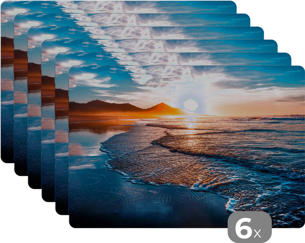 Placemat - Placemats kunststof - Zonsondergang - Zee - Berg - Horizon - Landschap - Blauw - 45x30 cm - 6 stuks - Hittebestendig - Anti-Slip - Onderlegger - Afneembaar
