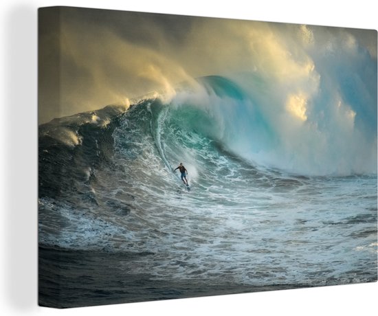 Canvas Schilderij Surfer trotseert hoge golf - 30x20 cm - Wanddecoratie