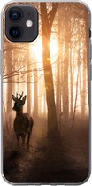 Geschikt voor iPhone 12 mini hoesje - Bos - Hert - Zon - Bomen - Winter - Natuur - Dieren - Siliconen Telefoonhoesje