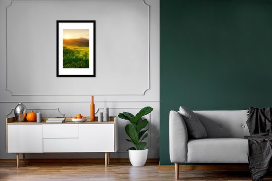 PosterMonkey - Cadre photo - Poster - Herbe - Montagnes - Soleil - Nature - Cadre poster - Cadre - 40x60 cm - Poster montagnes - Décoration chambre - Poster paysage - Image dans cadre - Décorations de Noël - Décoration de Noël pour intérieur - Noël