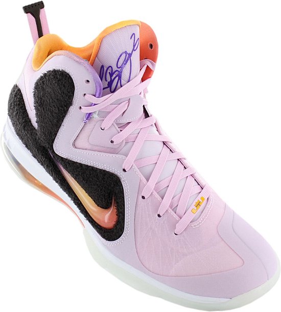 Basketbalschoenen, kleding en ballen kopen