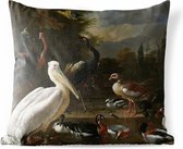 Buitenkussens - Tuin - Een pelikaan en ander gevogelte bij een waterbassin - Schilderij van Melchior d'Hondecoeter - 40x40 cm