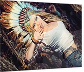 Liggende vrouw met kleurrijke tooi - Foto op Plexiglas - 60 x 40 cm