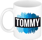 Tommy naam cadeau mok / beker met  verfstrepen - Cadeau collega/ vaderdag/ verjaardag of als persoonlijke mok werknemers