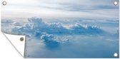 Tuinposter Luchtfoto van blauwe hemel met wolken - 80x40 cm - Wanddecoratie Buiten - Tuinposter - Tuindoek - Schuttingposter - Tuinschilderij