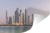Muurdecoratie De skyline van de wolkenkrabbers die in Dubai aan zee liggen - 180x120 cm - Tuinposter - Tuindoek - Buitenposter