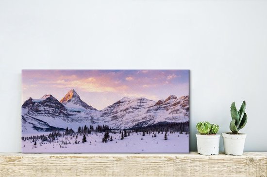 Canvas Schilderij Winterlandschap in het Nationaal park Banff in Noord-Amerika - 40x20 cm - Wanddecoratie